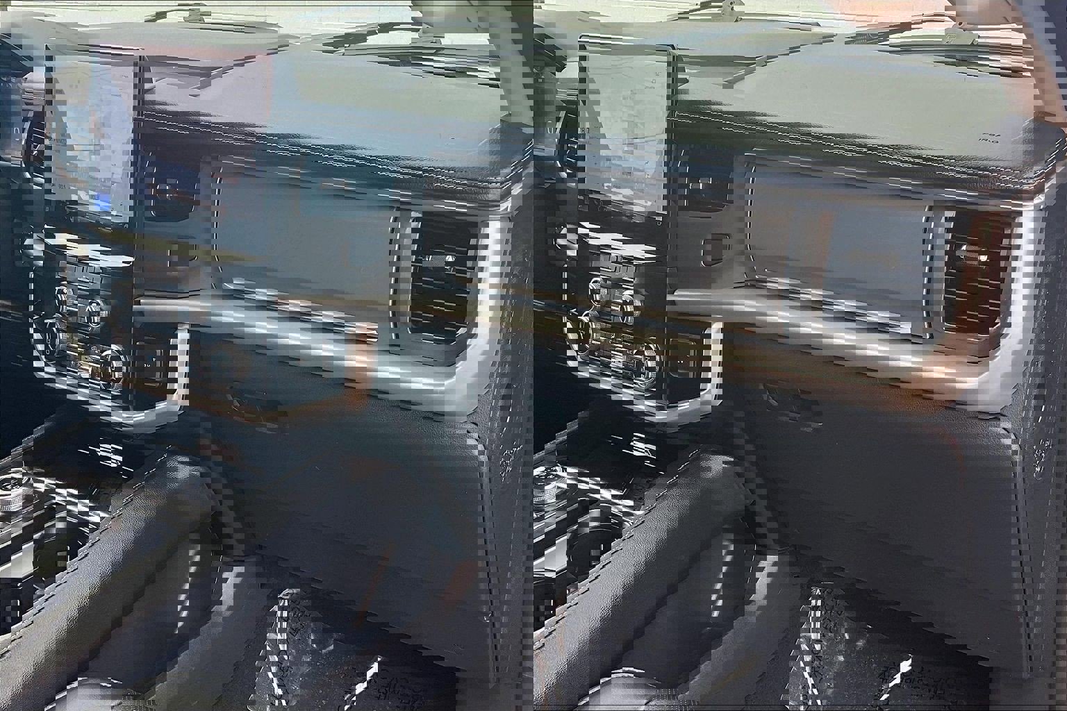 Used 2024 Ford Expedition XLT image 21