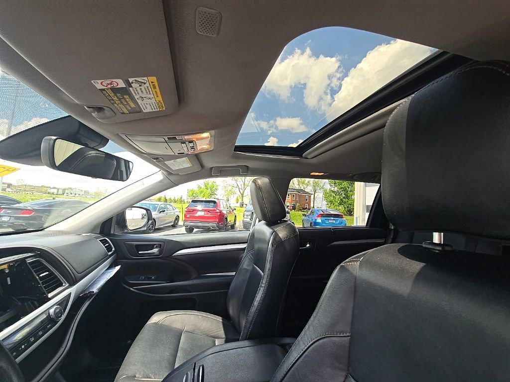 Used 2019 Toyota Highlander XLE AWD/4WD image 15