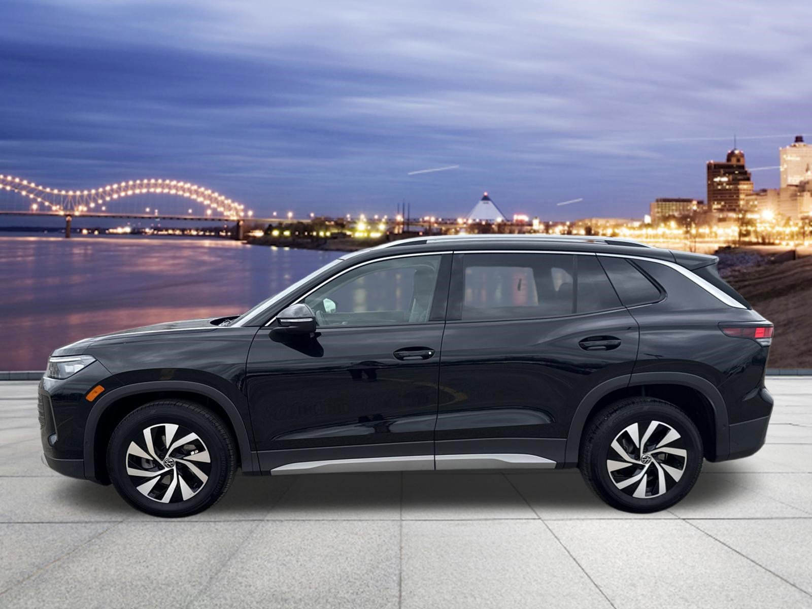 Used 2025 Volkswagen Tiguan S image 2