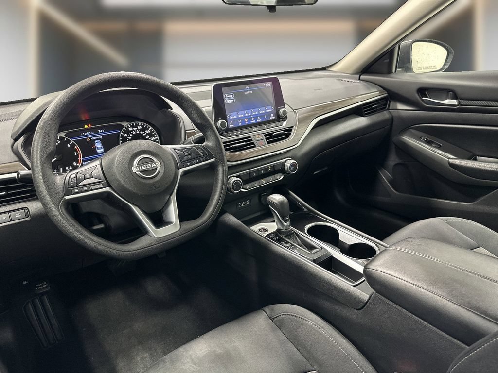 Used 2024 Nissan Altima 2.5 SV FWD image 12