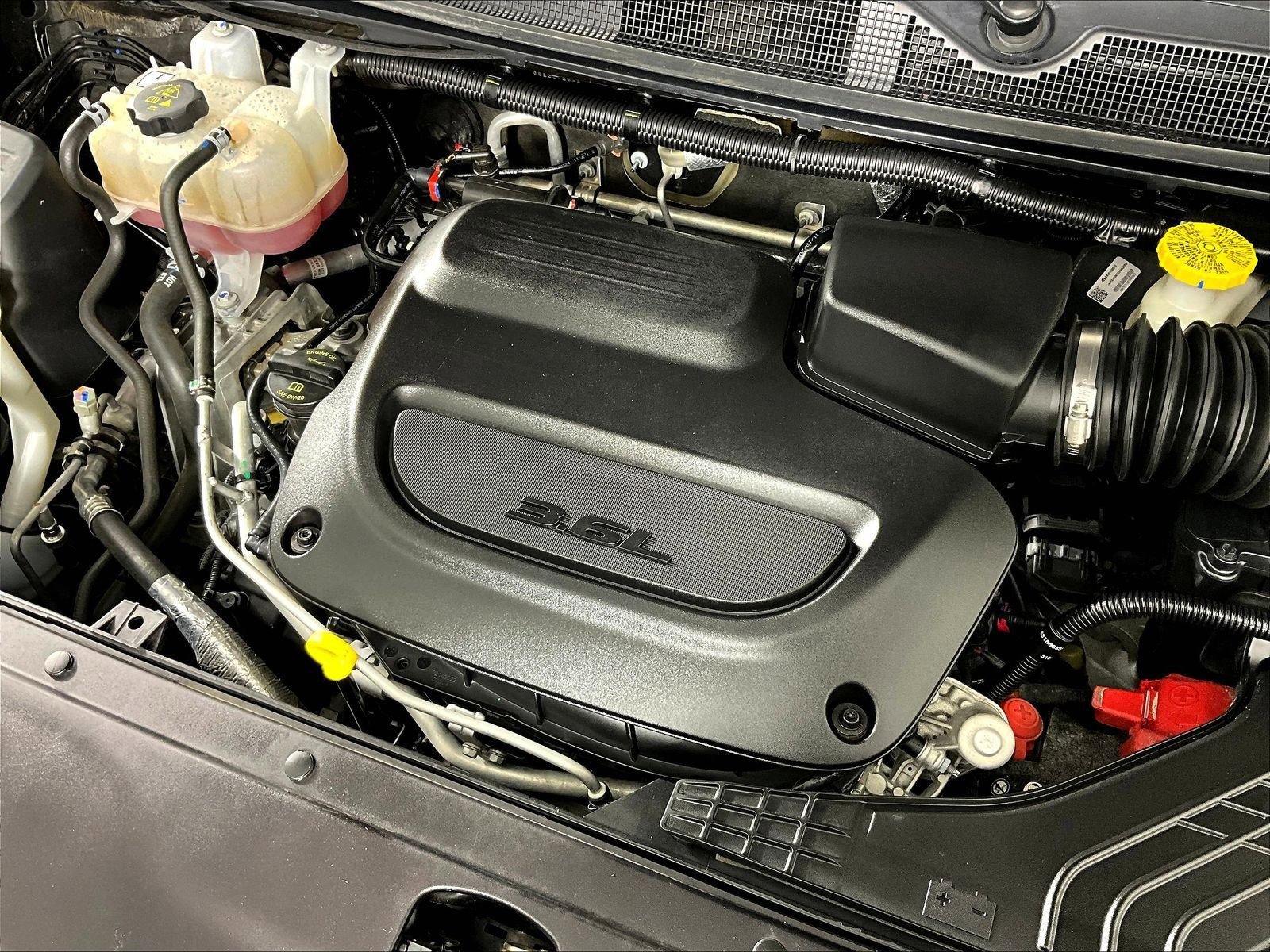 Used 2025 Chrysler Pacifica Select FWD image 30