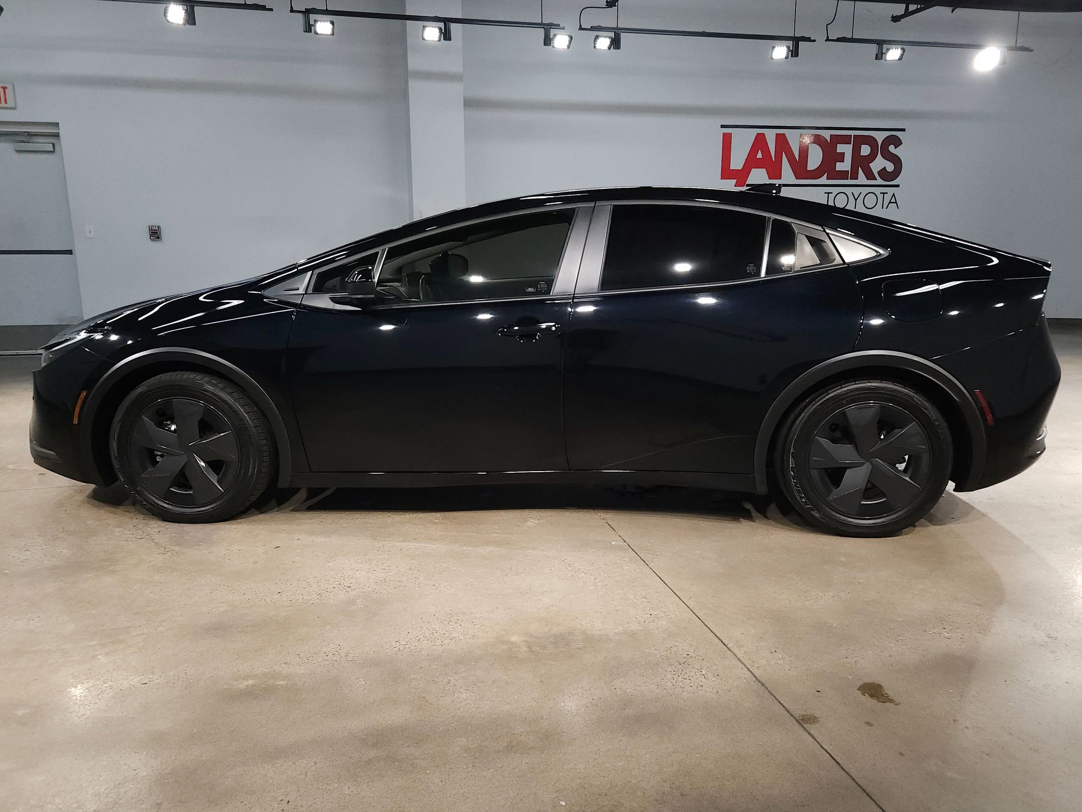 Used 2023 Toyota Prius LE image 4