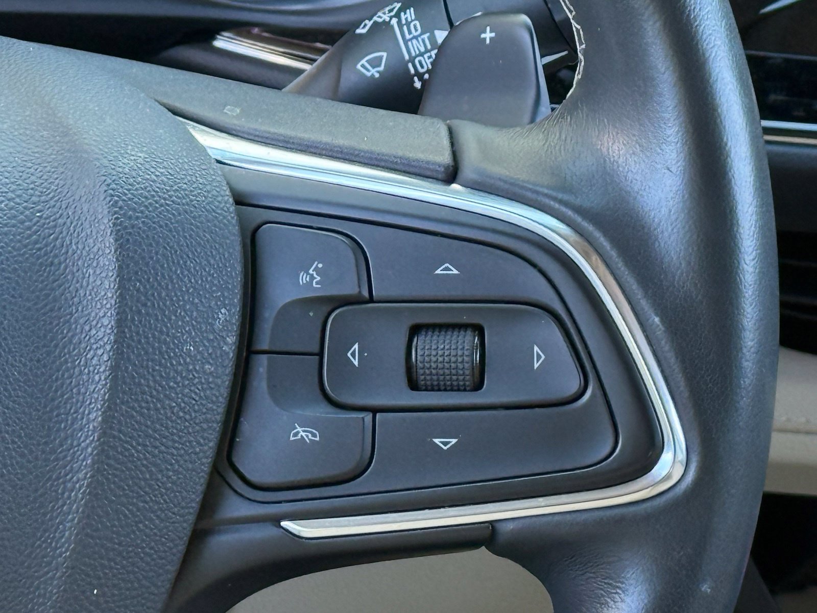 Used 2023 Buick Envision Avenir AWD/4WD image 40