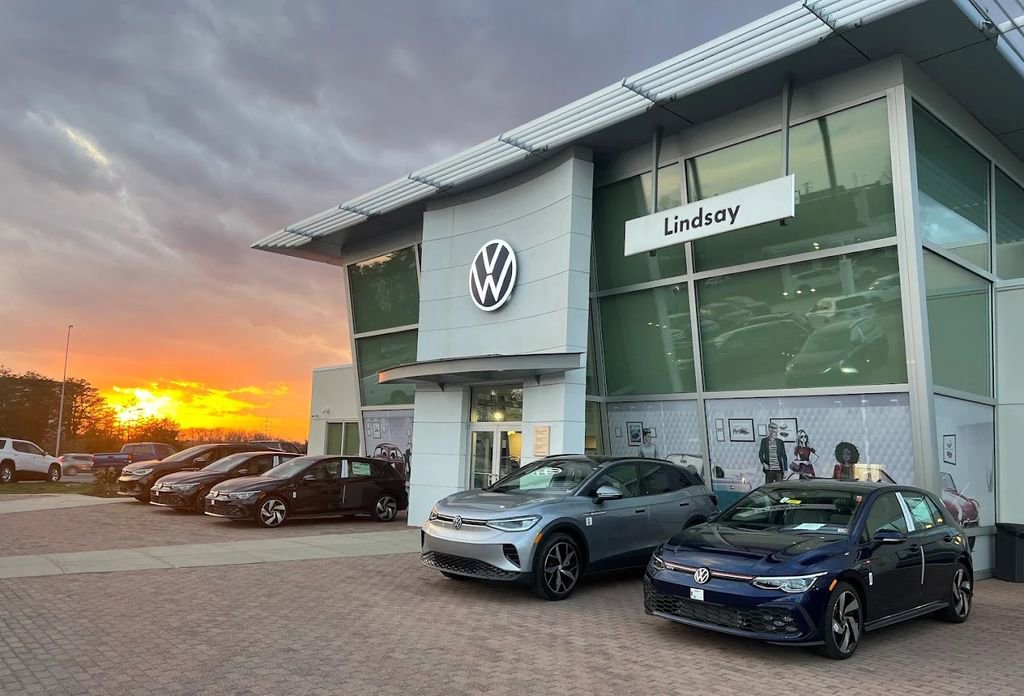 Certified 2022 Volkswagen Taos SE w/ IQ.Drive SE Package image 25