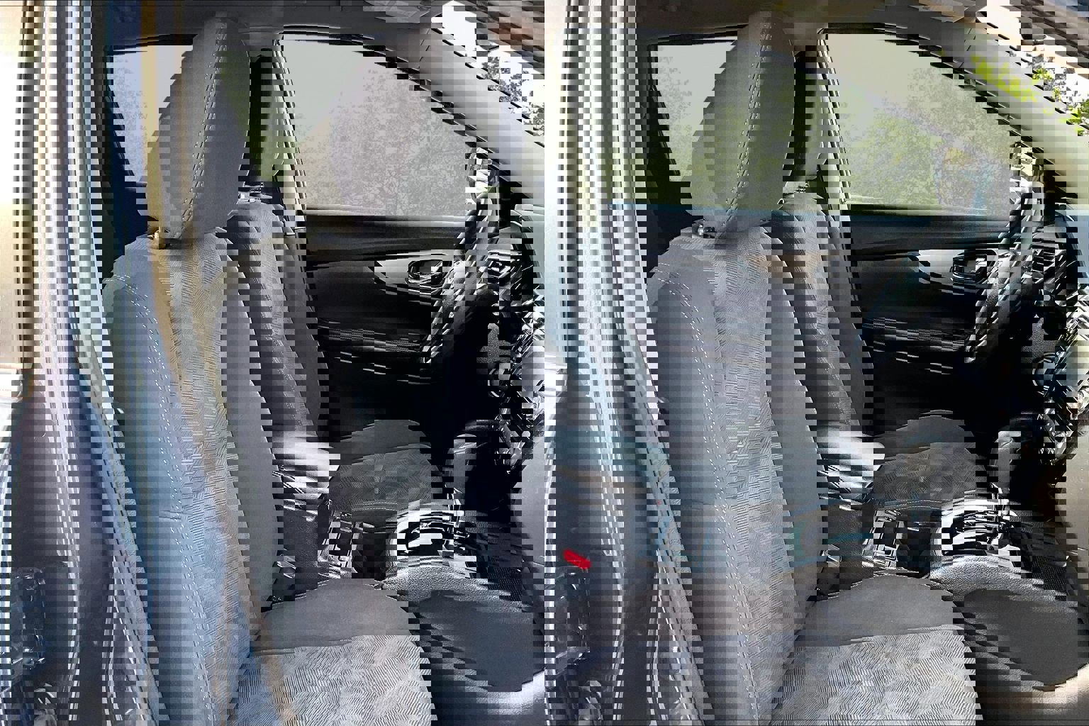 Used 2016 Nissan Rogue SV w/ SV Premium Package image 7