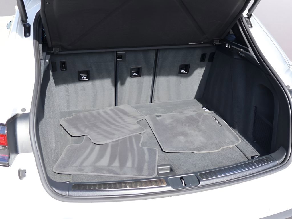 Used 2025 Porsche Macan image 17
