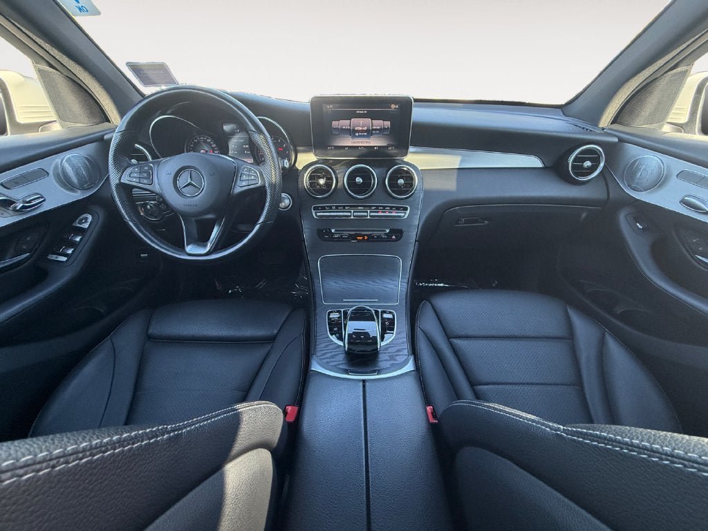 Used 2019 Mercedes-Benz GLC 300 4MATIC image 11