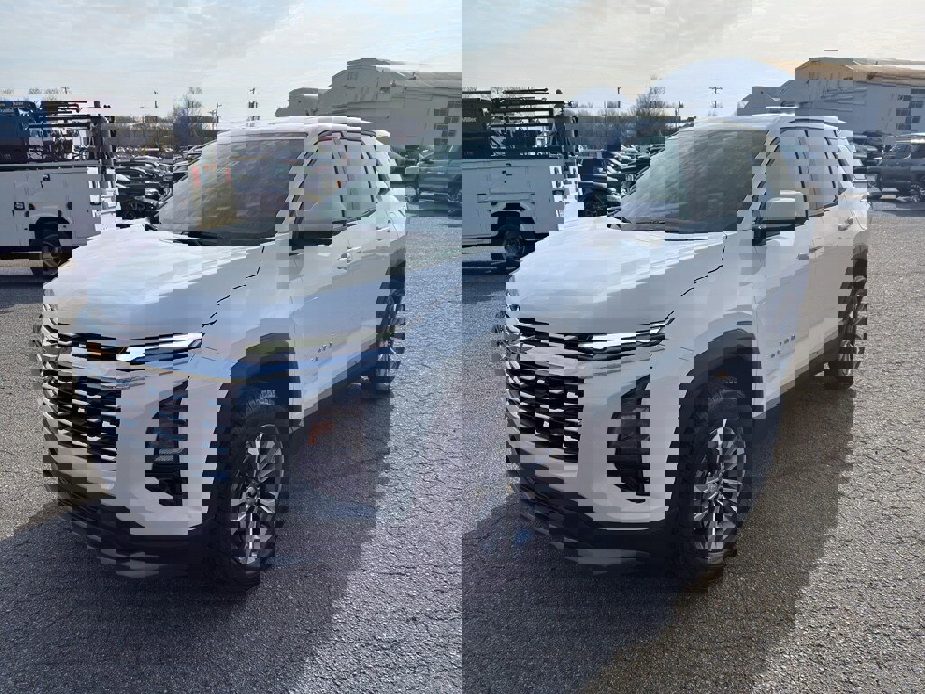 New 2026 Chevrolet Equinox LT w/ Convenience Package II image 2