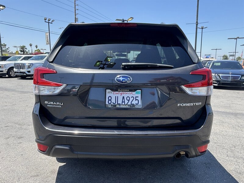 Used 2019 Subaru Forester Premium AWD/4WD image 6