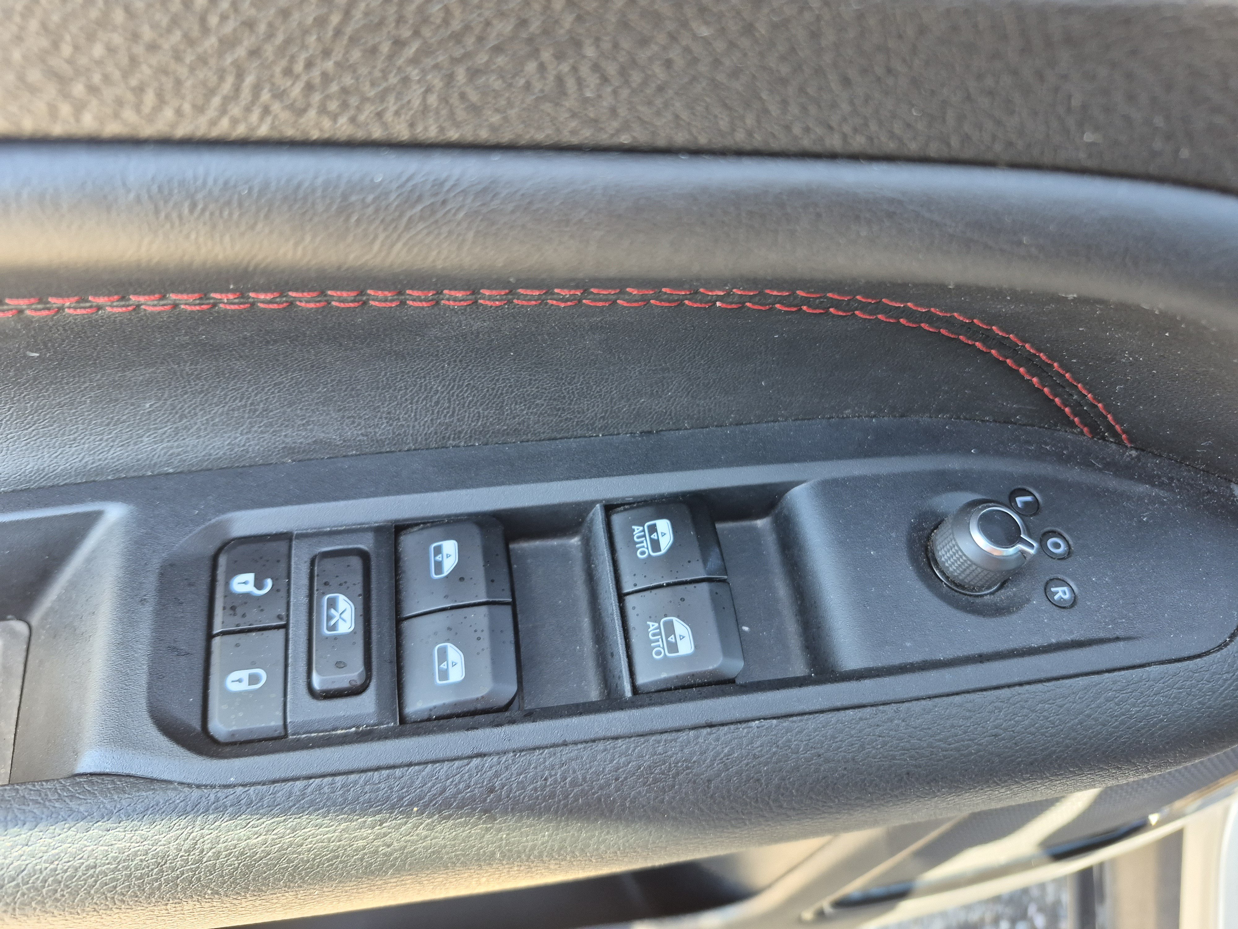 Used 2025 Jeep Compass Trailhawk AWD/4WD image 13