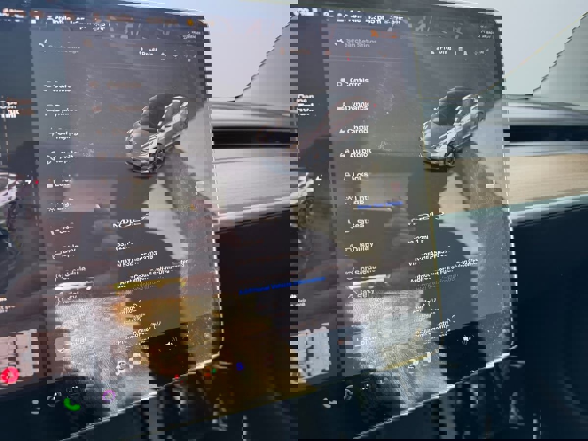 Used 2023 Tesla Model 3 Standard Range image 12