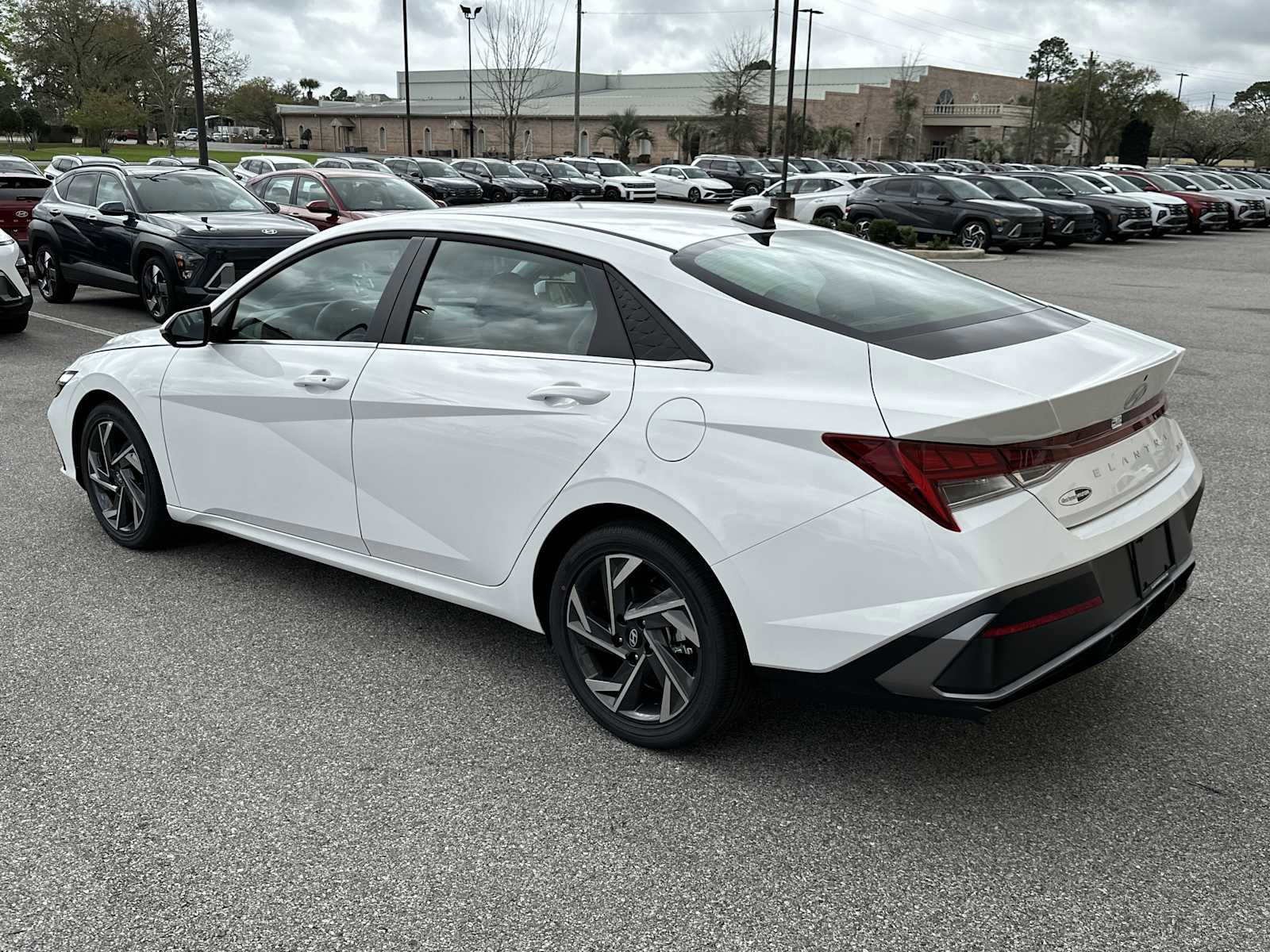 New 2026 Hyundai Elantra Limited FWD image 5