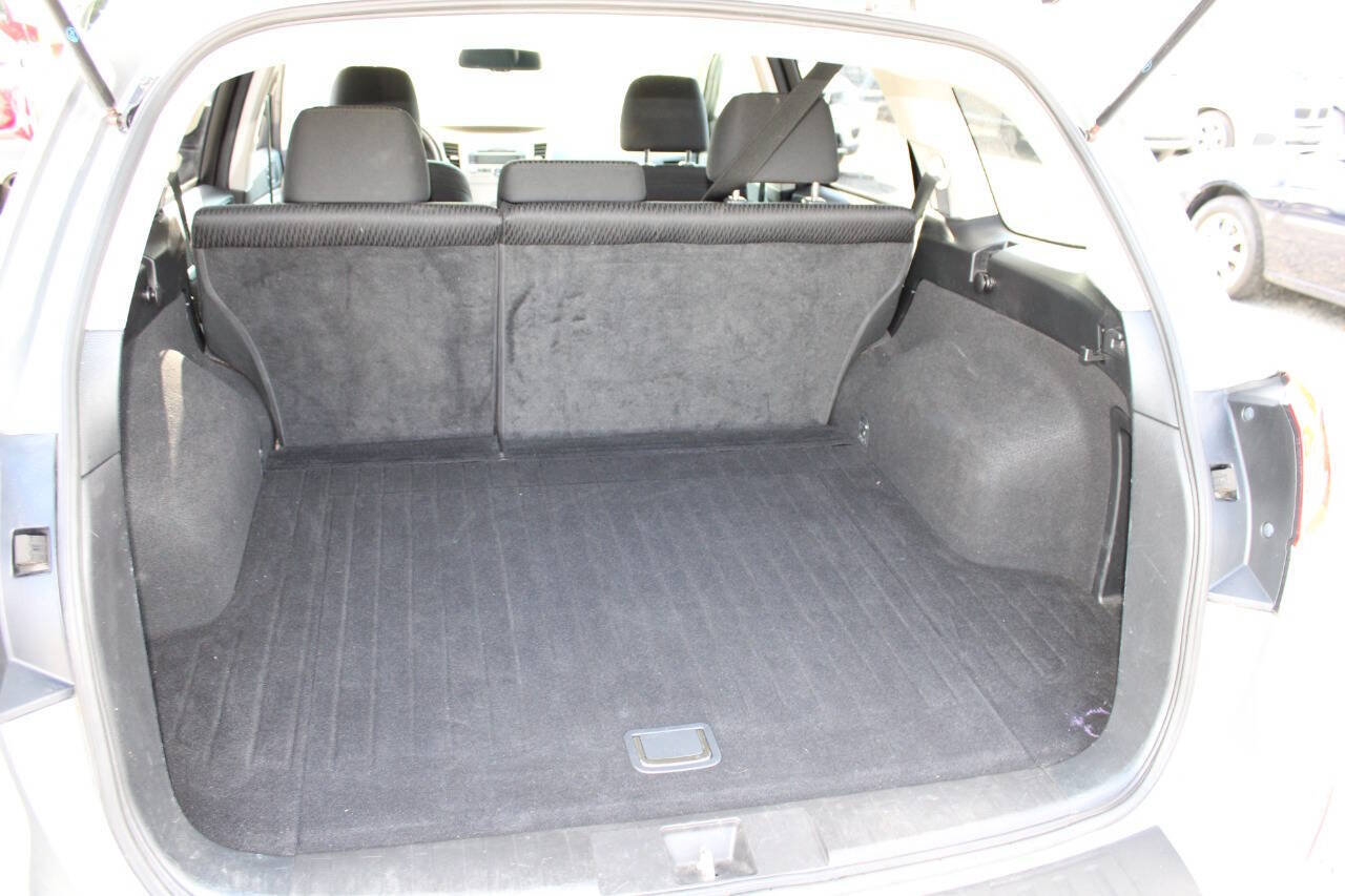 Used 2011 Subaru Outback 2.5i Premium w/ All-Weather Pkg AWD/4WD image 23