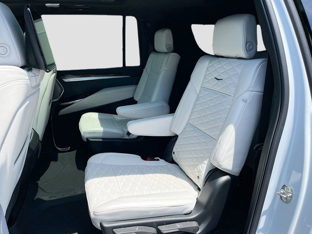 New 2026 Cadillac Escalade ESV Platinum Sport w/ LPO, ONYX Package AWD/4WD image 30