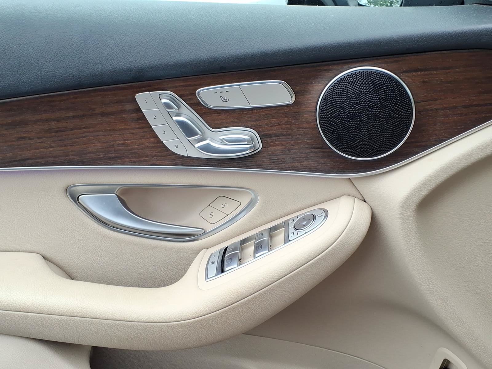 Used 2022 Mercedes-Benz GLC 300 4MATIC image 24