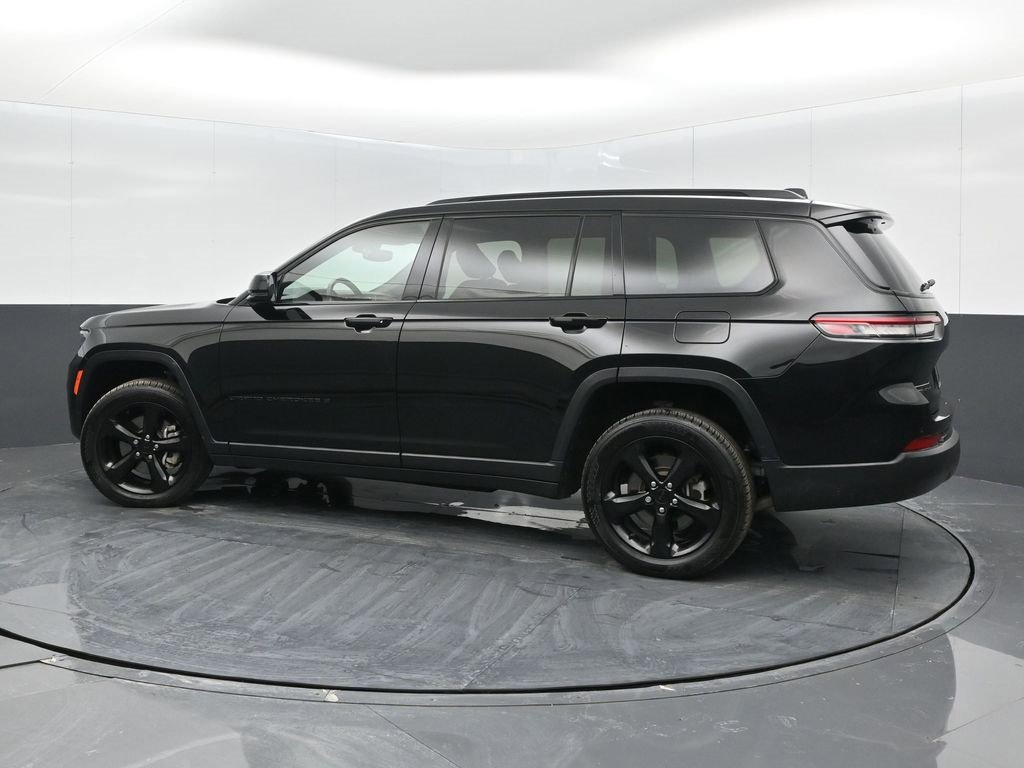 Used 2022 Jeep Grand Cherokee L Laredo image 5