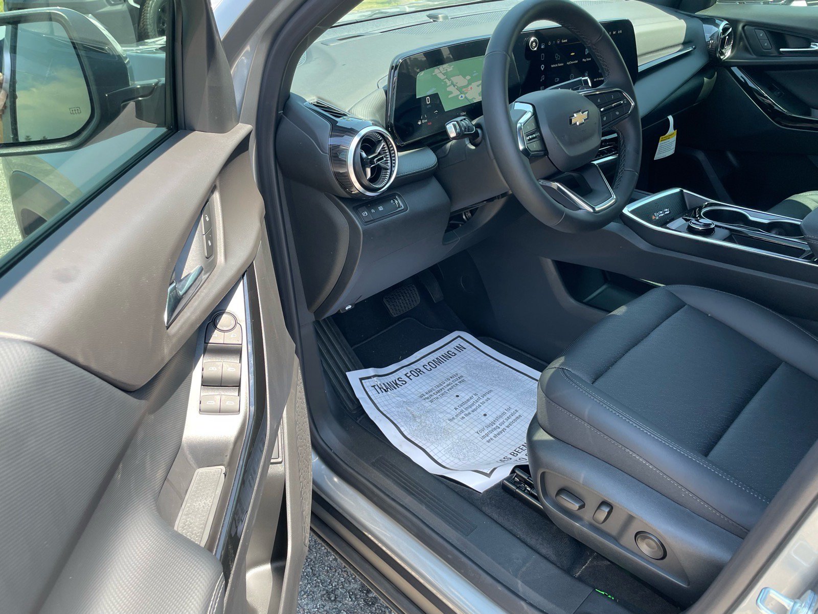 New 2027 Chevrolet Equinox LT w/ Convenience Package II FWD image 4