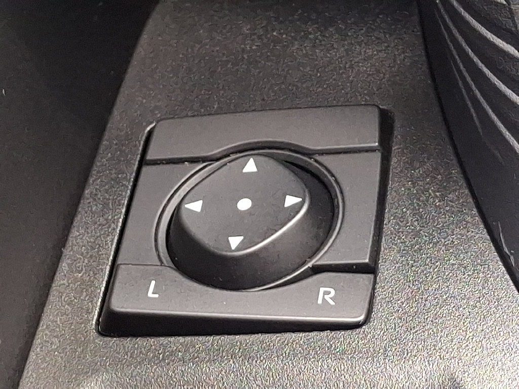 Used 2025 Toyota RAV4 XLE AWD/4WD image 25