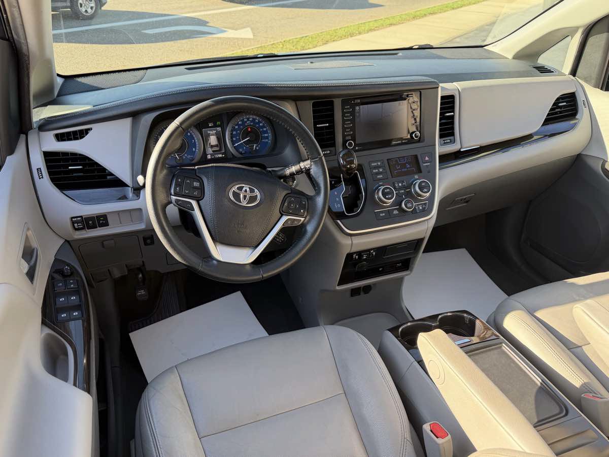 Used 2020 Toyota Sienna XLE Premium AWD/4WD image 14