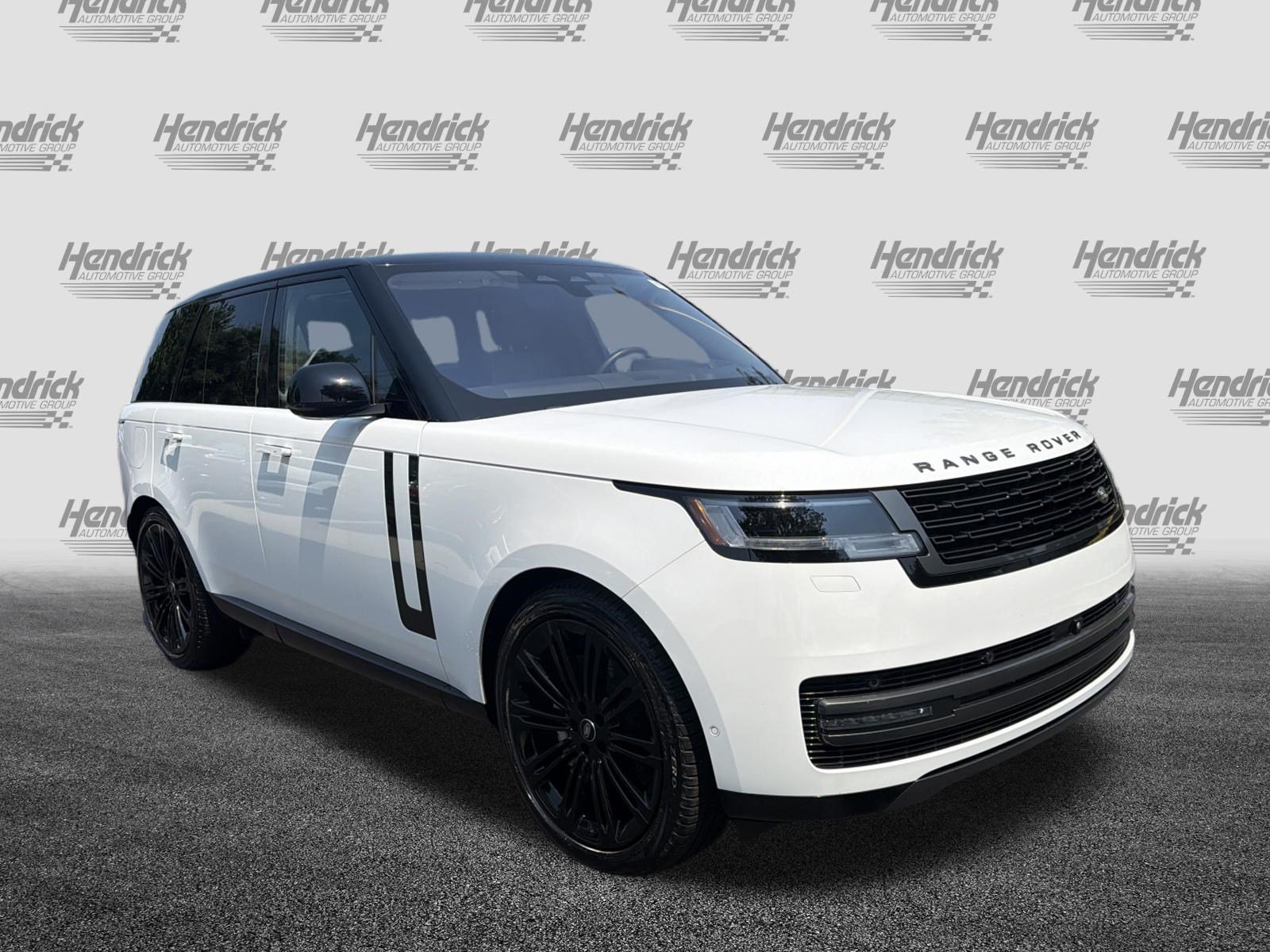 Used 2022 Land Rover Range Rover SE AWD/4WD image 2
