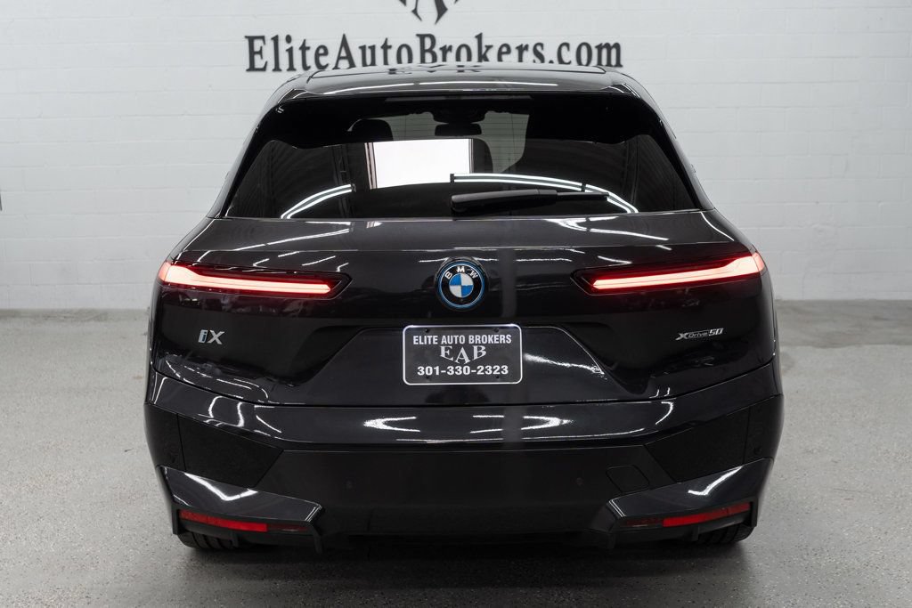 Used 2024 BMW iX xDrive50 w/ Premium Package AWD/4WD image 4