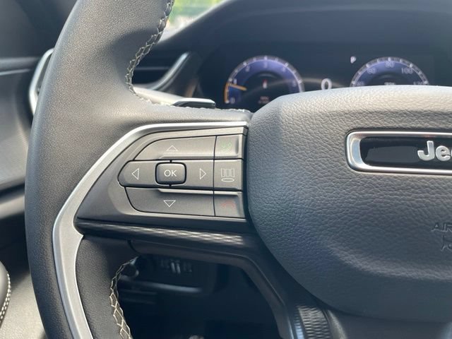 Used 2025 Jeep Grand Cherokee Laredo X AWD/4WD image 14
