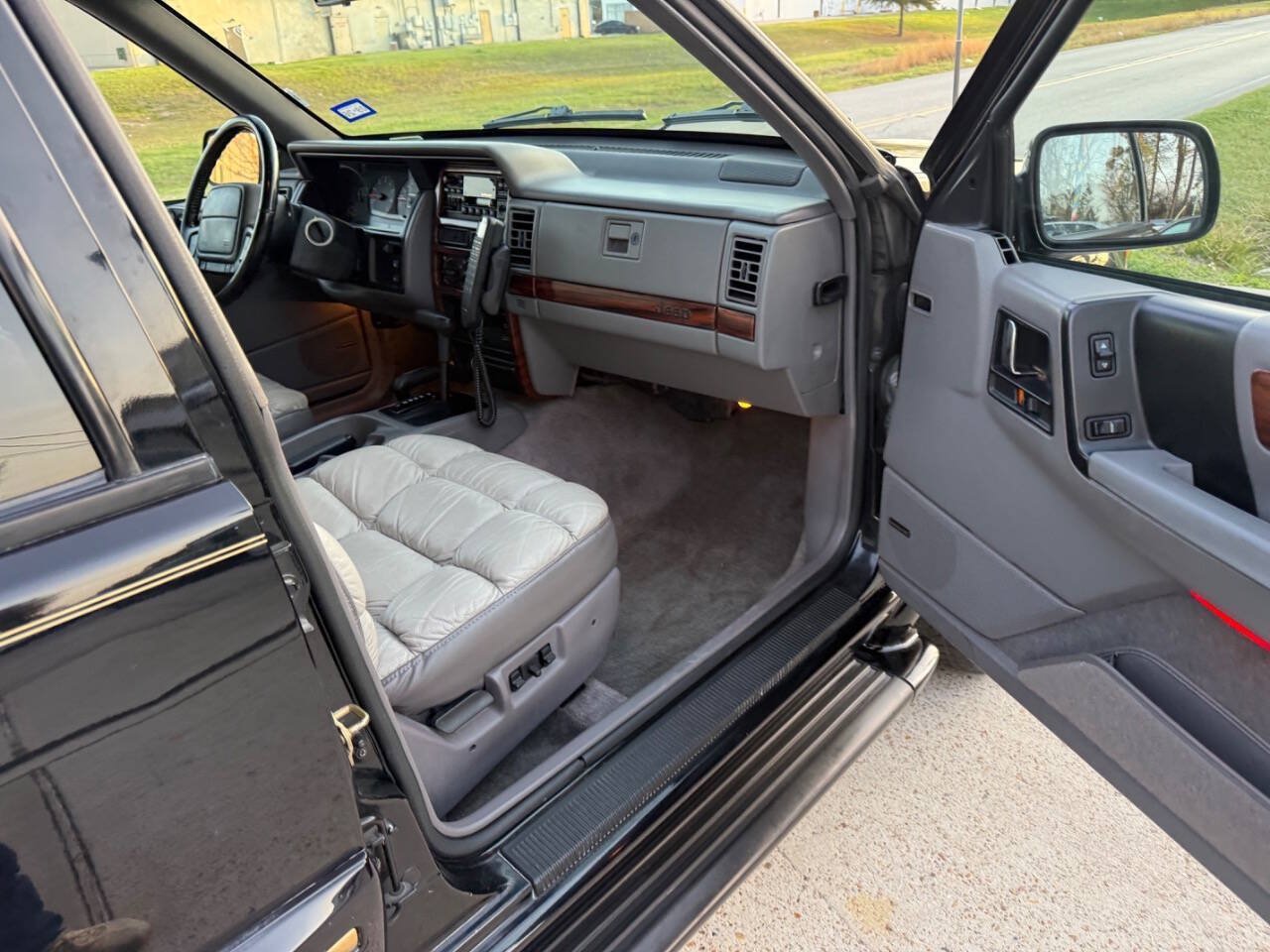 Used 1995 Jeep Grand Cherokee Limited AWD/4WD image 32