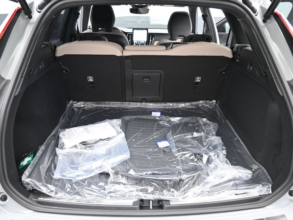 New 2026 Volvo XC60 B5 Plus w/ Protection Package Premier AWD/4WD image 18
