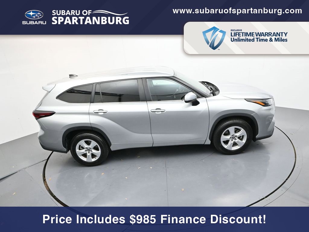 Used 2024 Toyota Highlander LE image 23