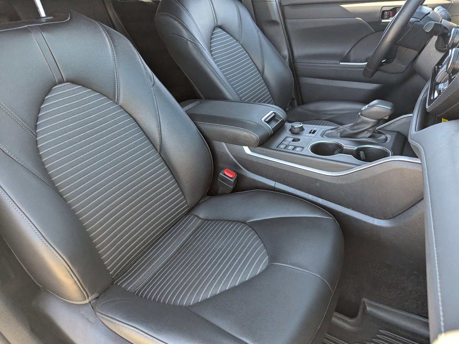 Used 2024 Toyota Highlander XSE image 11