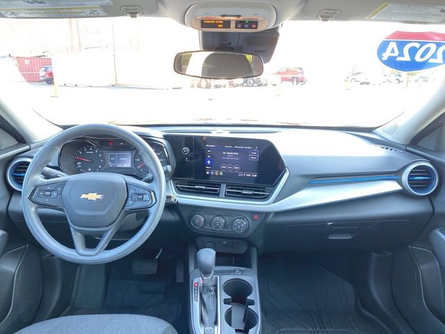 Used 2024 Chevrolet Trax LS w/ LS Convenience Package FWD image 18