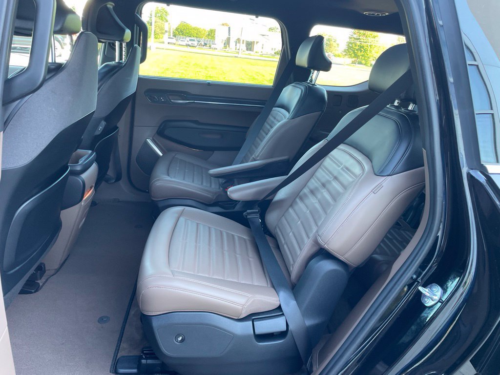 Used 2024 Kia EV9 Land AWD/4WD image 11