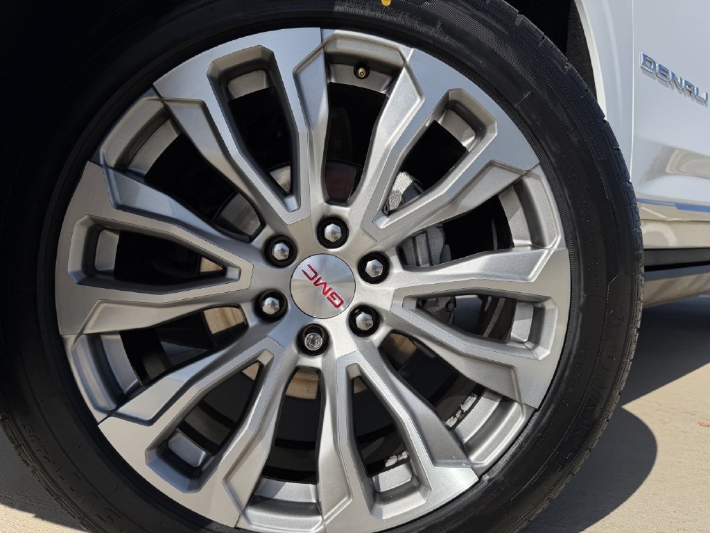 Used 2022 GMC Yukon Denali AWD/4WD image 9