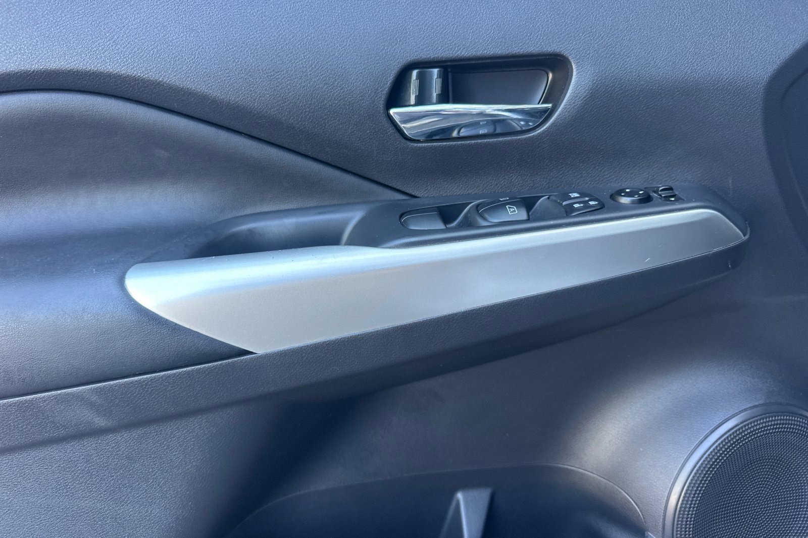 Used 2020 Nissan Kicks SR w/ SR Premium Package image 12