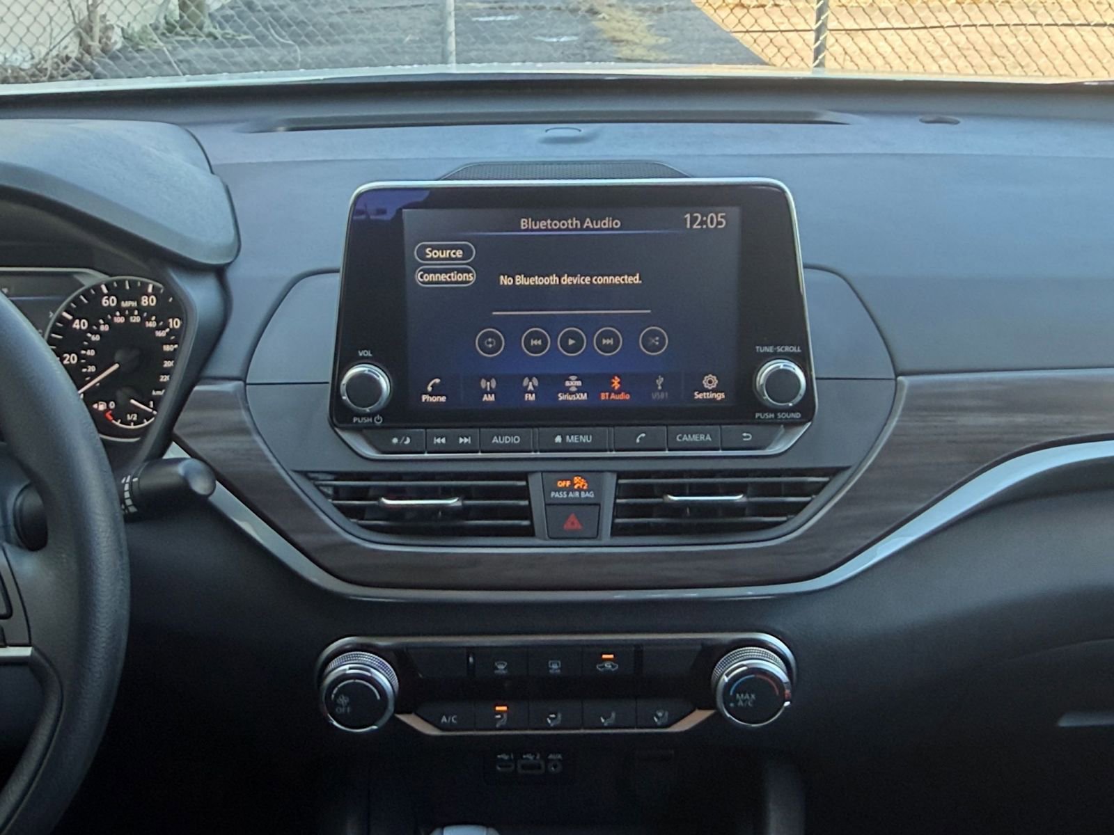 Used 2025 Nissan Altima 2.5 SV FWD image 17