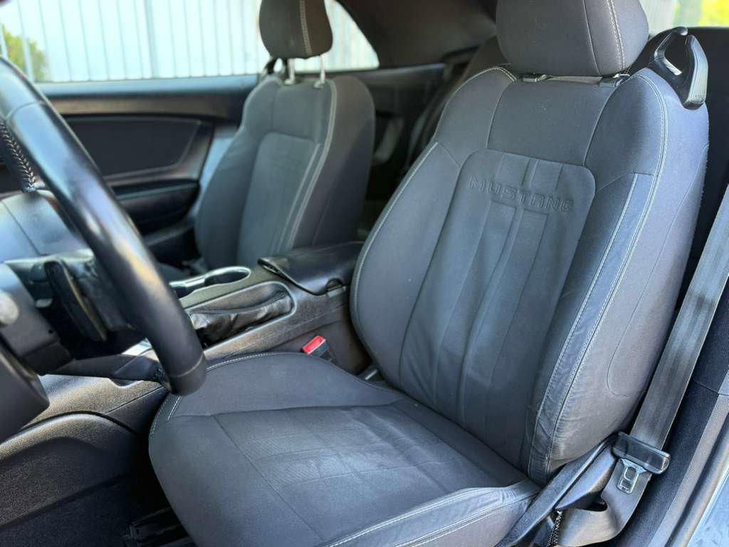 Used 2019 Ford Mustang Convertible RWD image 17