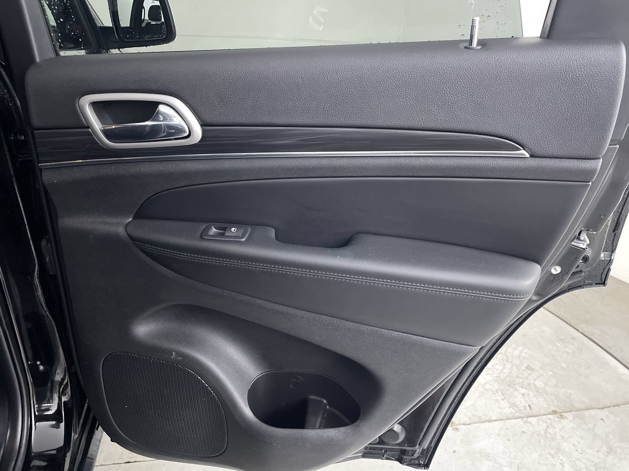 Used 2020 Jeep Grand Cherokee Limited AWD/4WD image 23