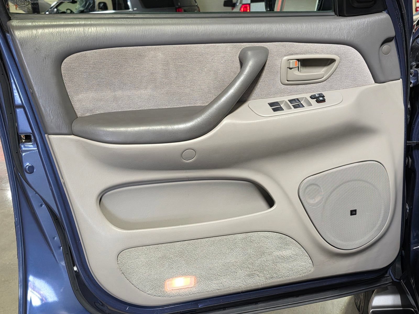 Used 2004 Toyota Sequoia SR5 RWD image 22