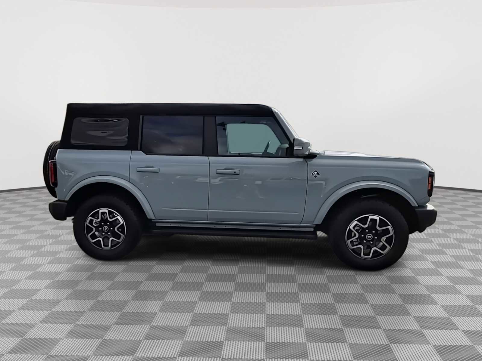 Used 2024 Ford Bronco Outer Banks image 9