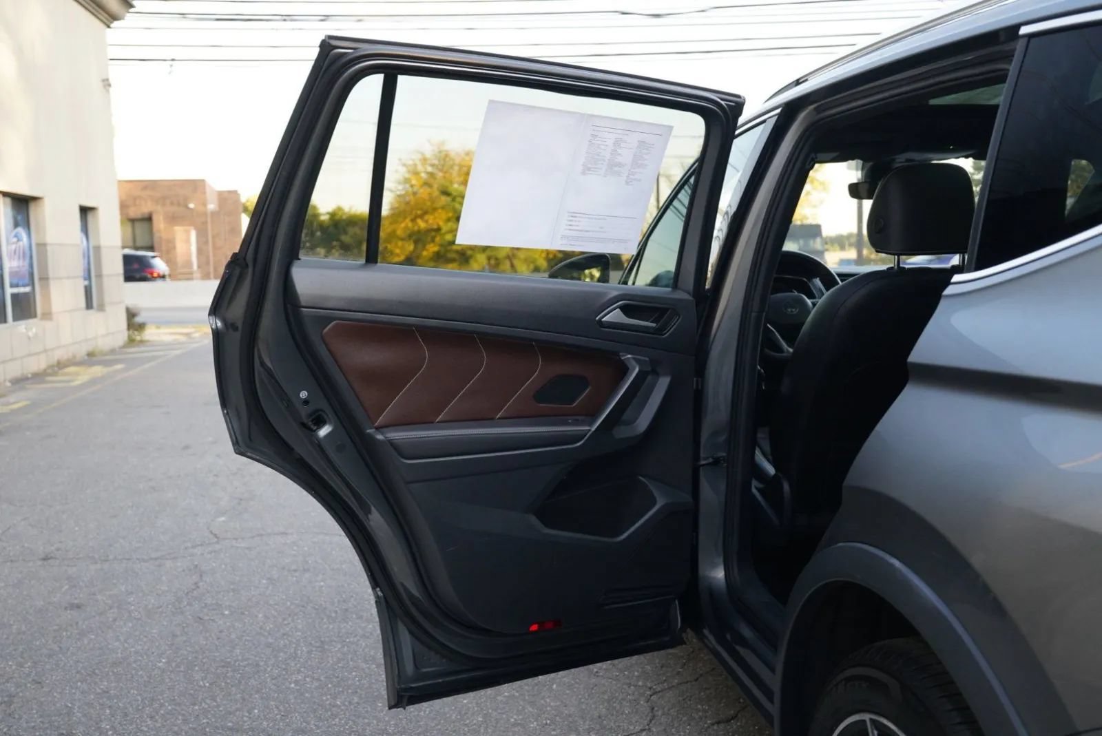 Used 2022 Volkswagen Tiguan SEL R-Line AWD/4WD image 25