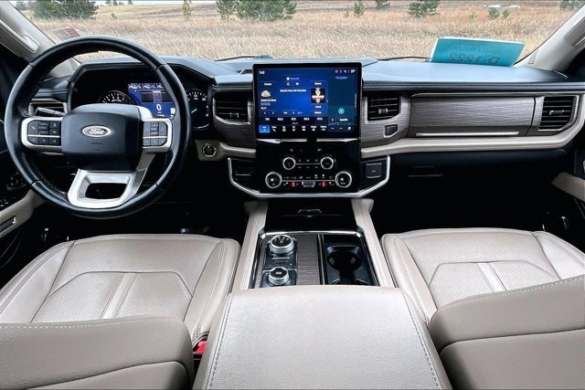 Used 2024 Ford Expedition Limited AWD/4WD image 7