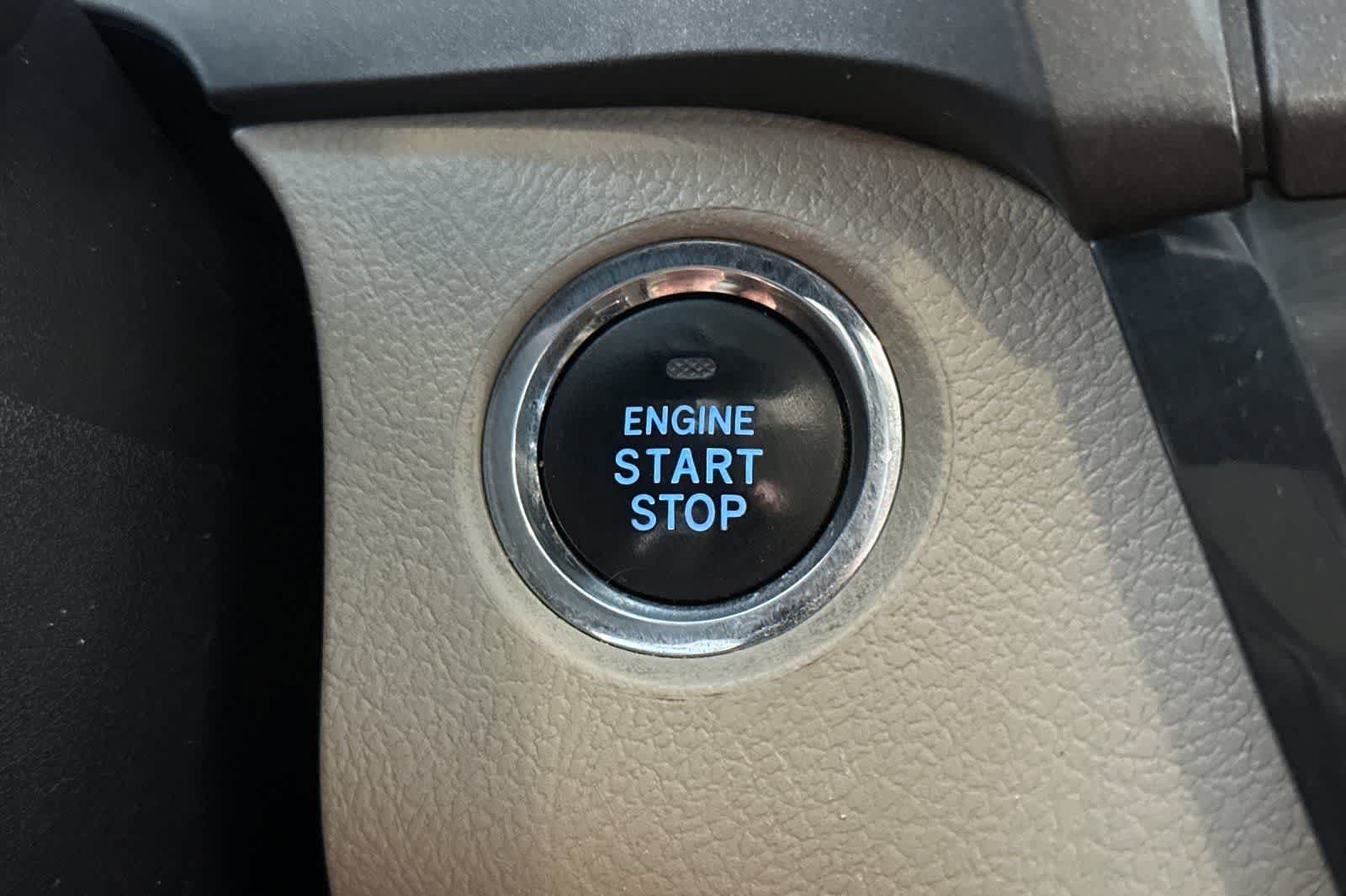 Used 2015 Toyota Sienna XLE FWD image 24