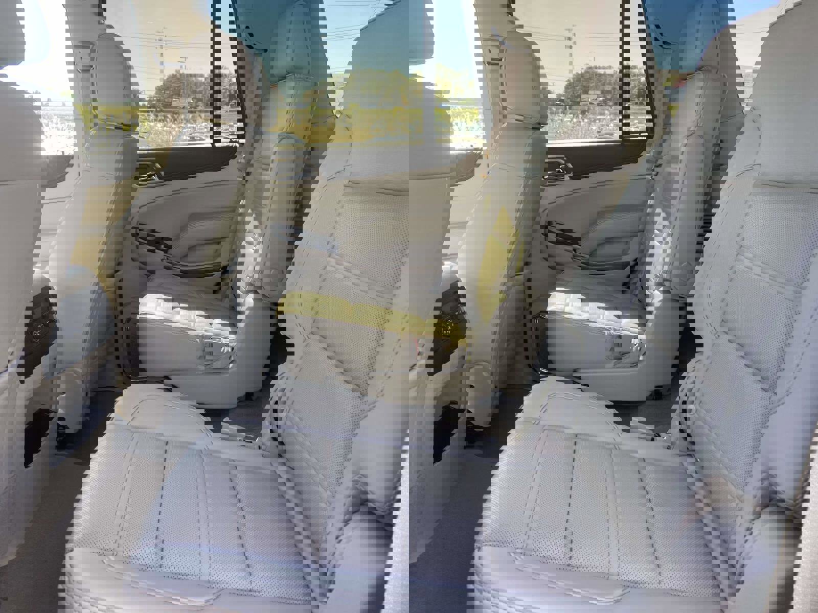 Used 2020 GMC Yukon Denali w/ Enhanced Security Package image 14