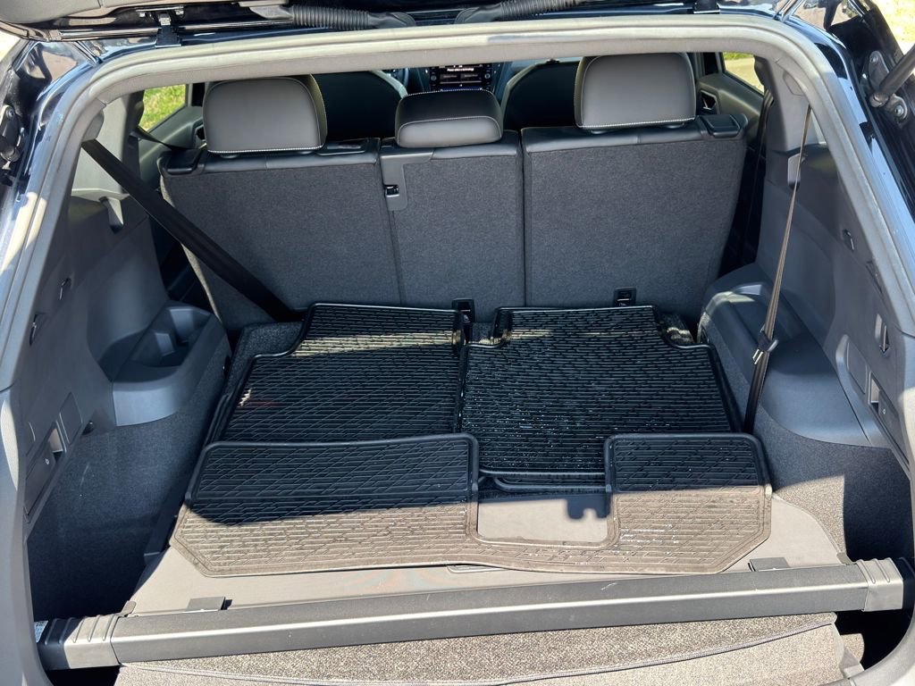 Used 2021 Volkswagen Tiguan SE image 32