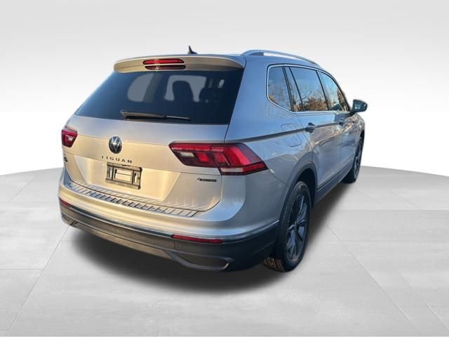 Certified 2023 Volkswagen Tiguan SE w/ Panoramic Sunroof Package image 9