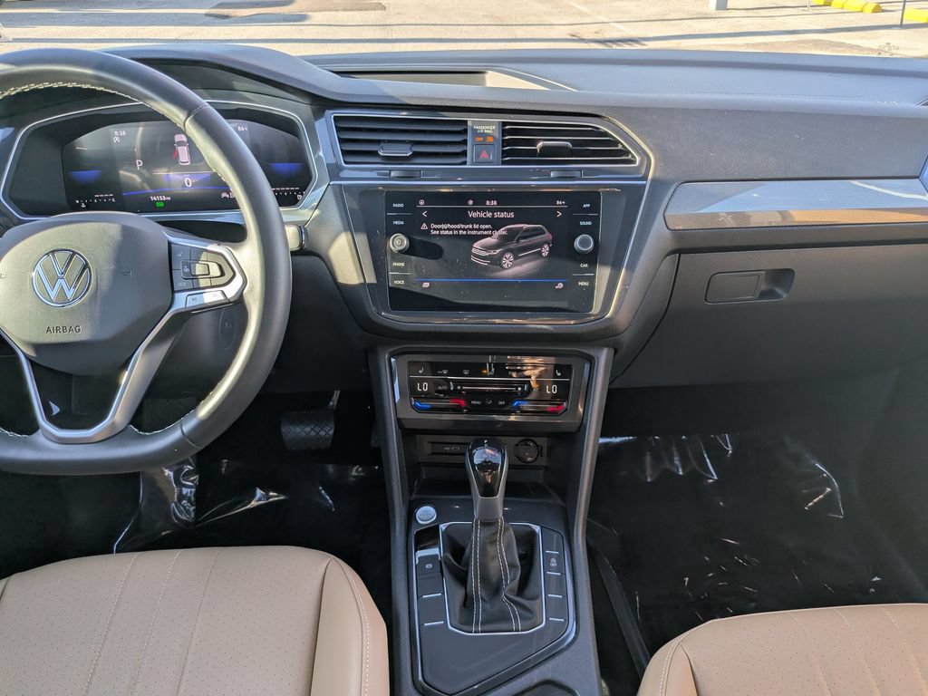 Used 2023 Volkswagen Tiguan SE FWD image 13
