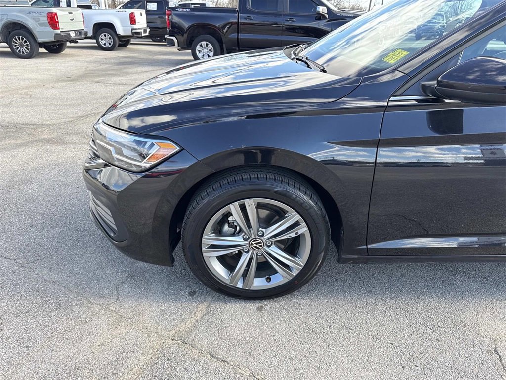 Used 2024 Volkswagen Jetta SE image 29