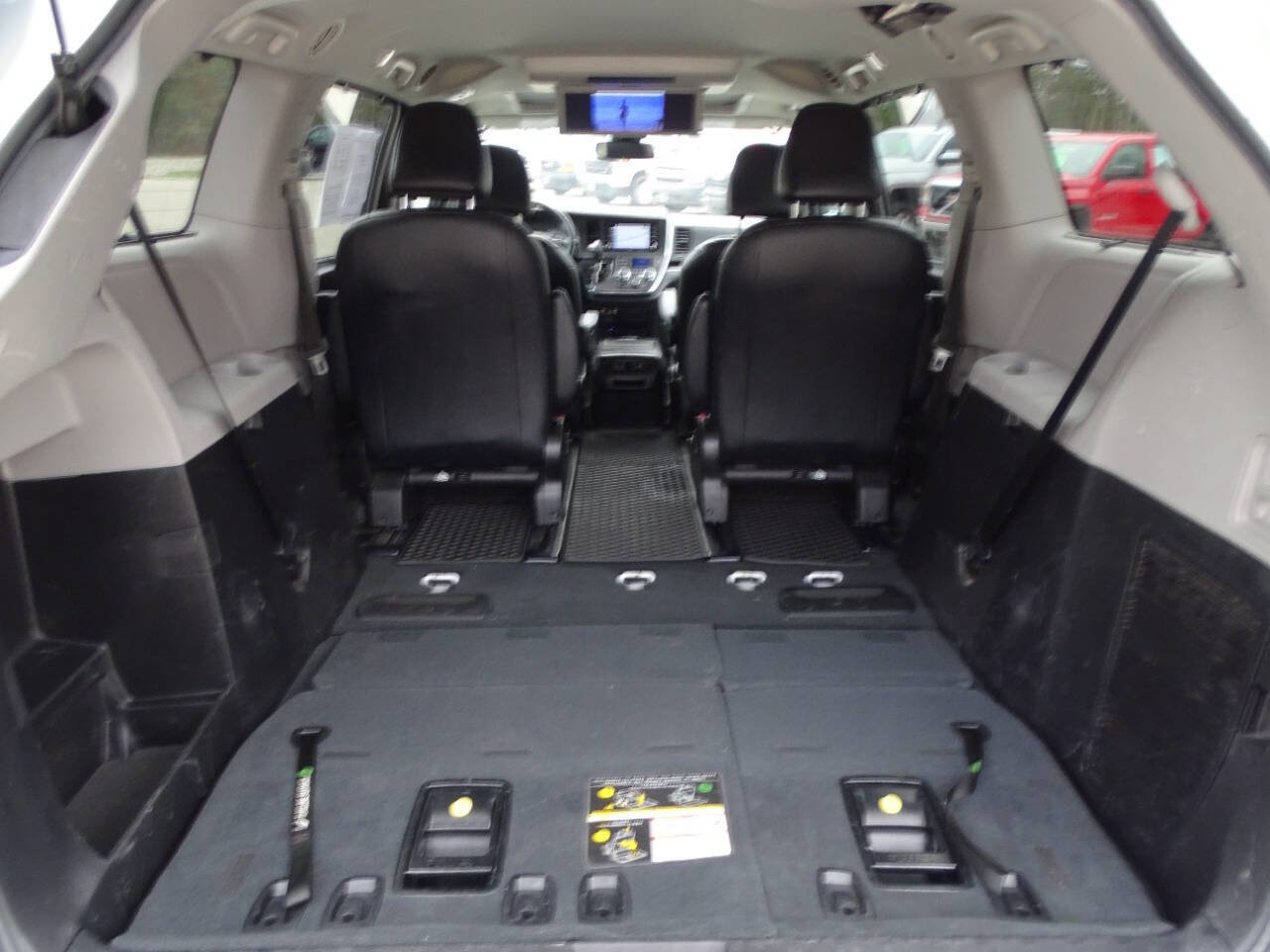 Used 2019 Toyota Sienna SE Premium AWD/4WD image 40