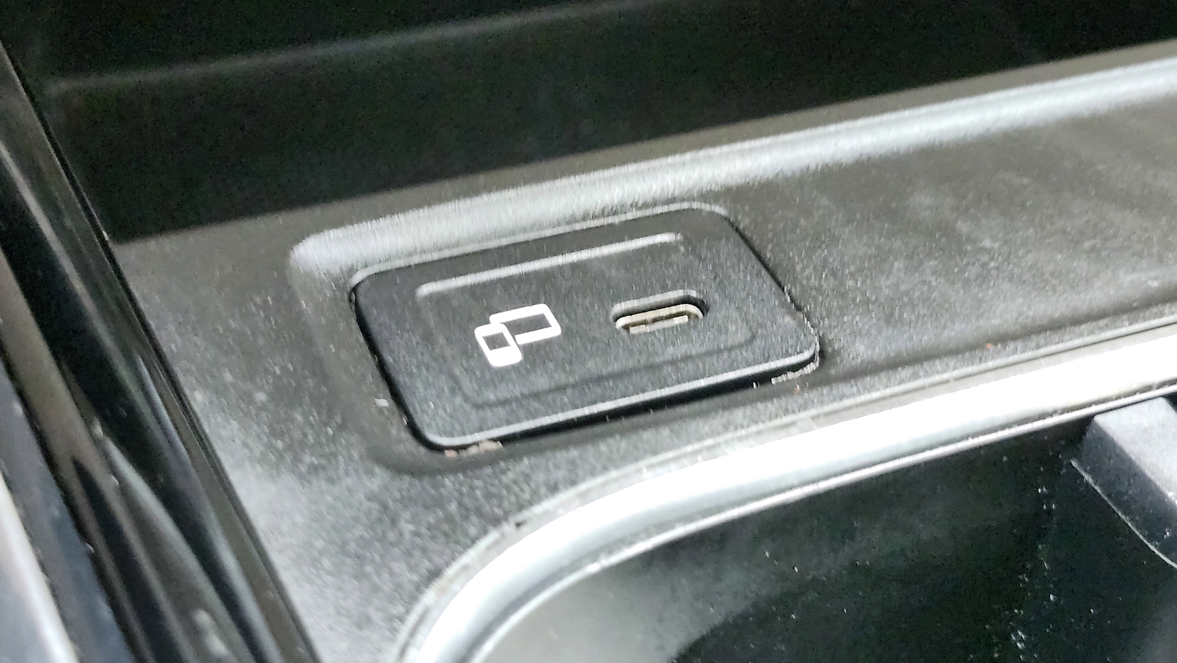 Used 2021 Mercedes-Benz GLA 250 4MATIC w/ Premium Package image 30