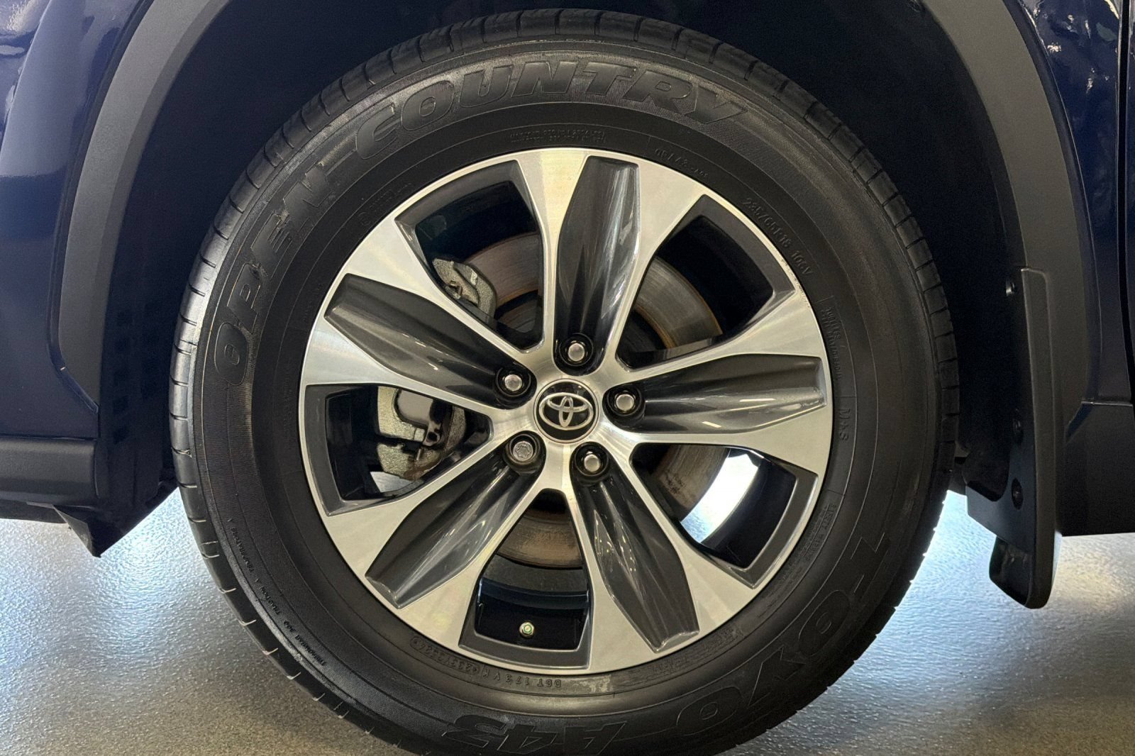 Used 2022 Toyota Highlander XLE AWD/4WD image 37